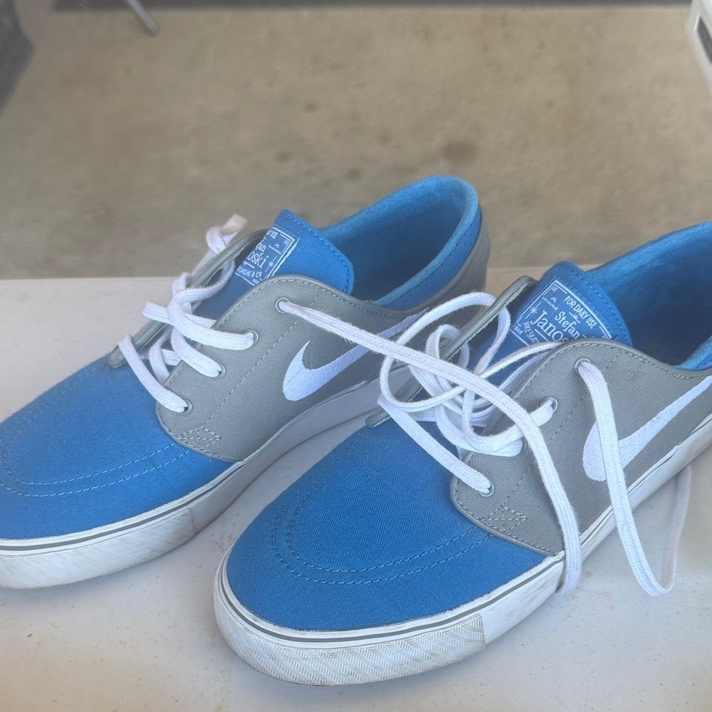 Nike Kids Sneakers in Blue and Gray